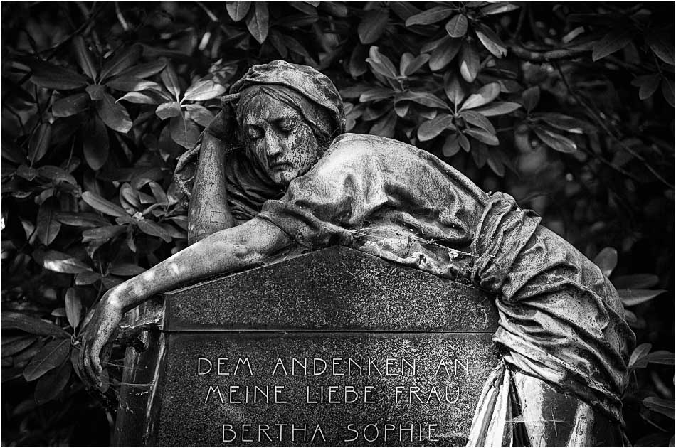 Friedhof Ohlsdorf – Trauernde
