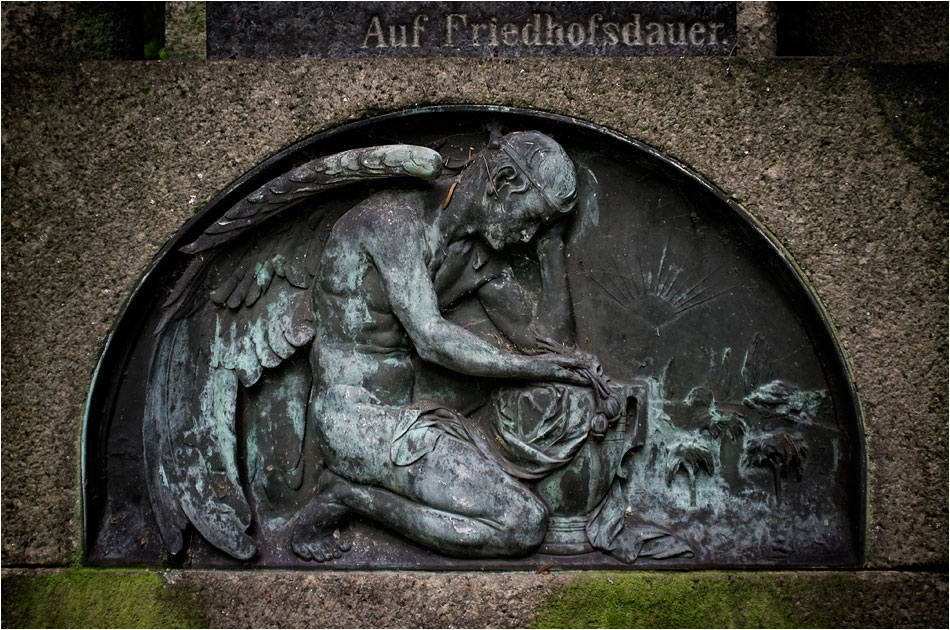 Männlicher Engel – Friedhof Ohlsdorf