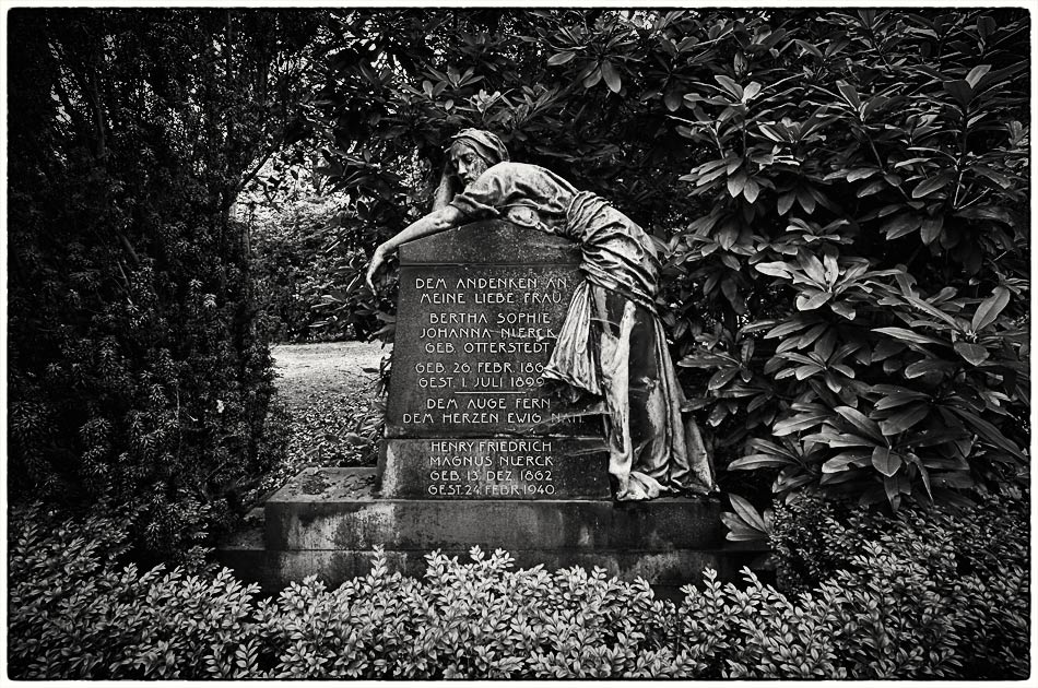 Grabmal Nuerck — Friedhof Ohlsdorf — Michael Wassenberg