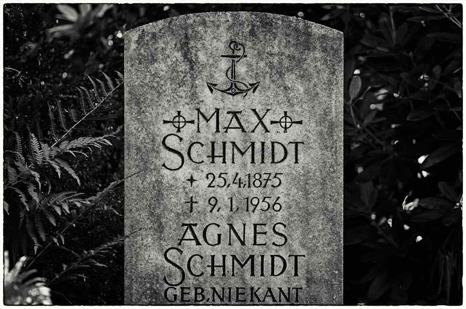 Grabmal Schmidt — Friedhof Ohlsdorf — Michael Wassenberg