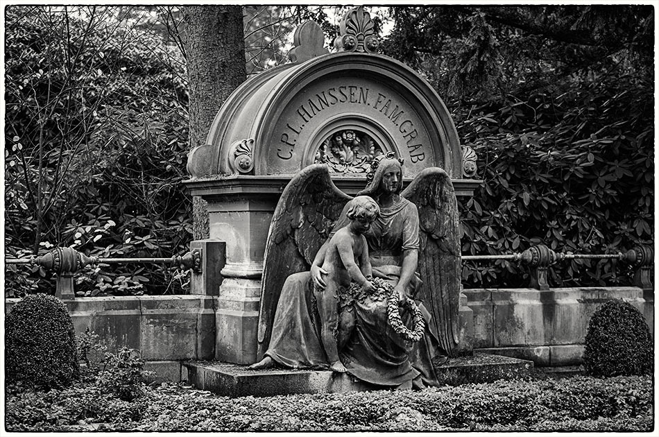 Friedhof Ohlsdorf — Michael Wassenberg — Grabanlage Hanssen