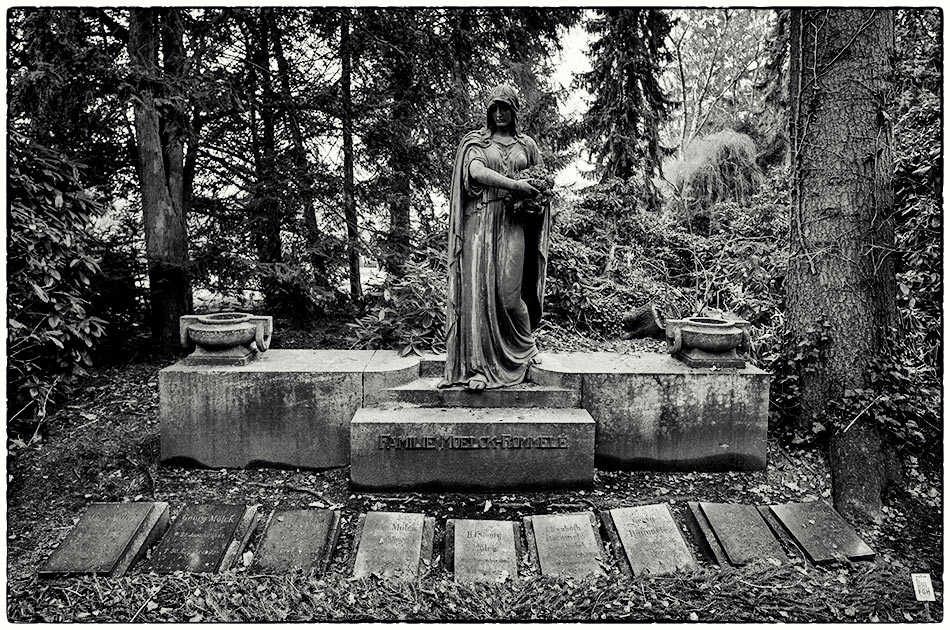 Grabmal Moelck-Rommelé (1914) — Friedhof Ohlsdorf