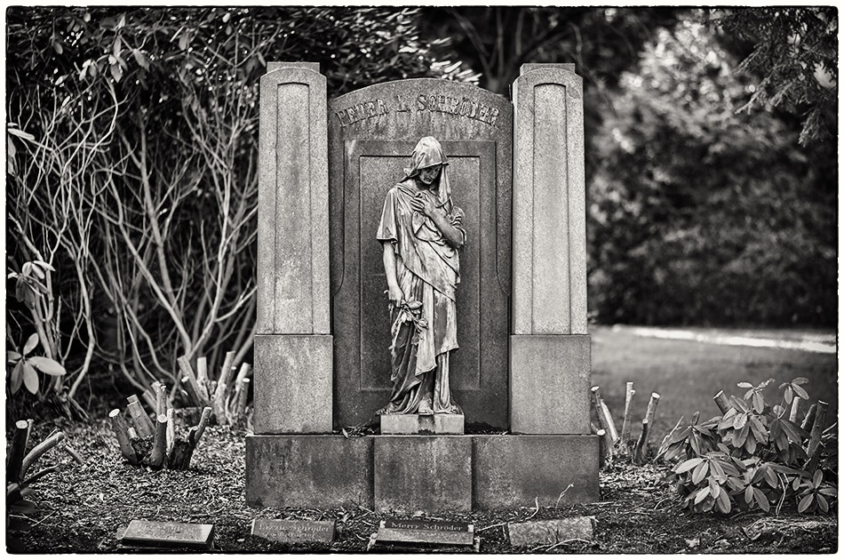 Grabmal Schröder (1914) · Friedhof Ohlsdorf · 26.03.2016 · Michael Wassenberg