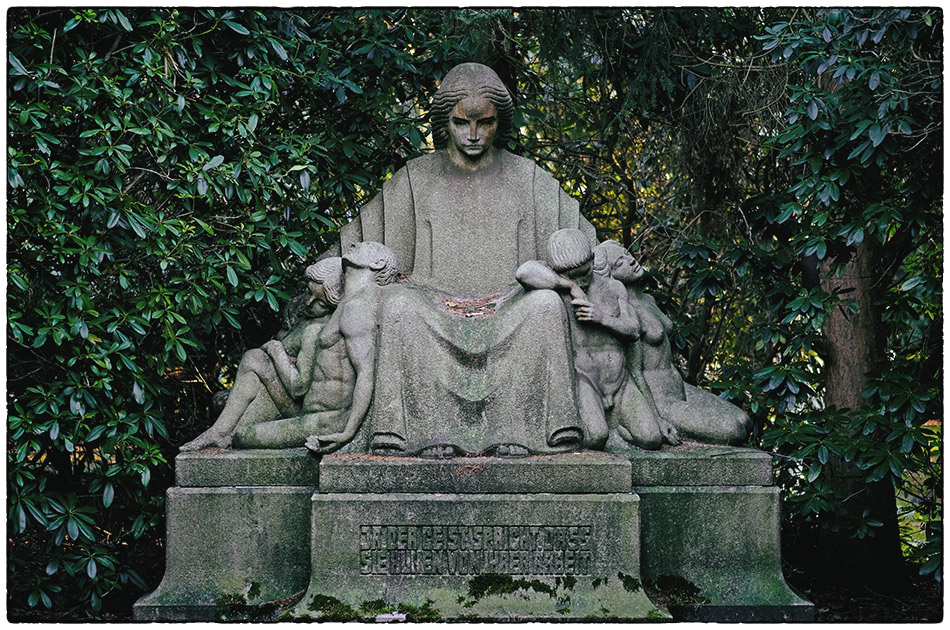 Grabmal Zenning/Deussen (1912/1913) · Friedhof Ohlsdorf · Michael Wassenberg · 2016-12-29