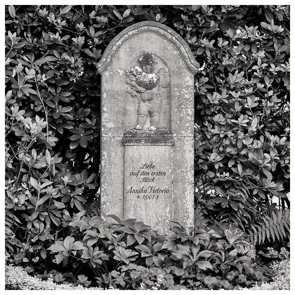 Grabmal Annika Victoria · Friedhof Ohlsdorf · Michael Wassenberg · 2016-08-07