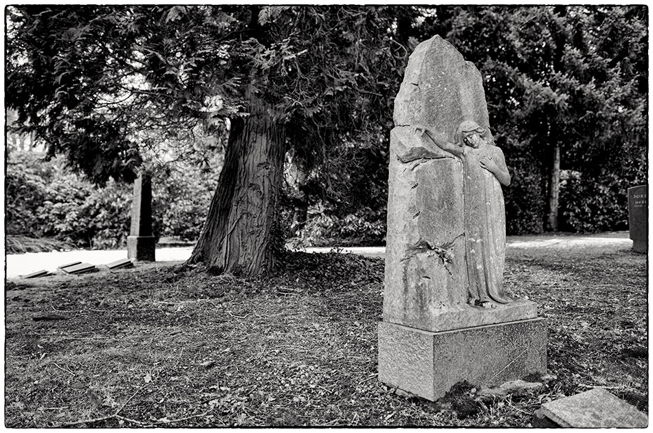 Weibliche Figur · Friedhof Ohlsdorf · Michael Wassenberg · 2017-01-15