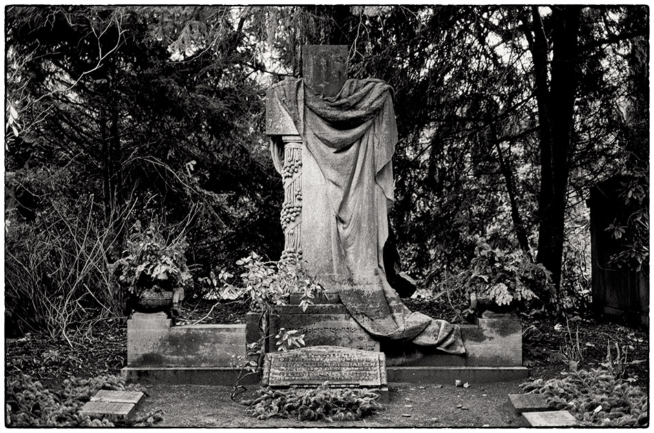 Grabmal Sturm (1911/1912) · Friedhof Ohlsdorf · Michael Wassenberg · 2017-12-10