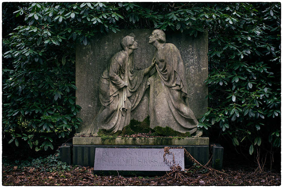 Grabmal Mittelstrass (1914) · Friedhof Ohlsdorf · 2017-12-25