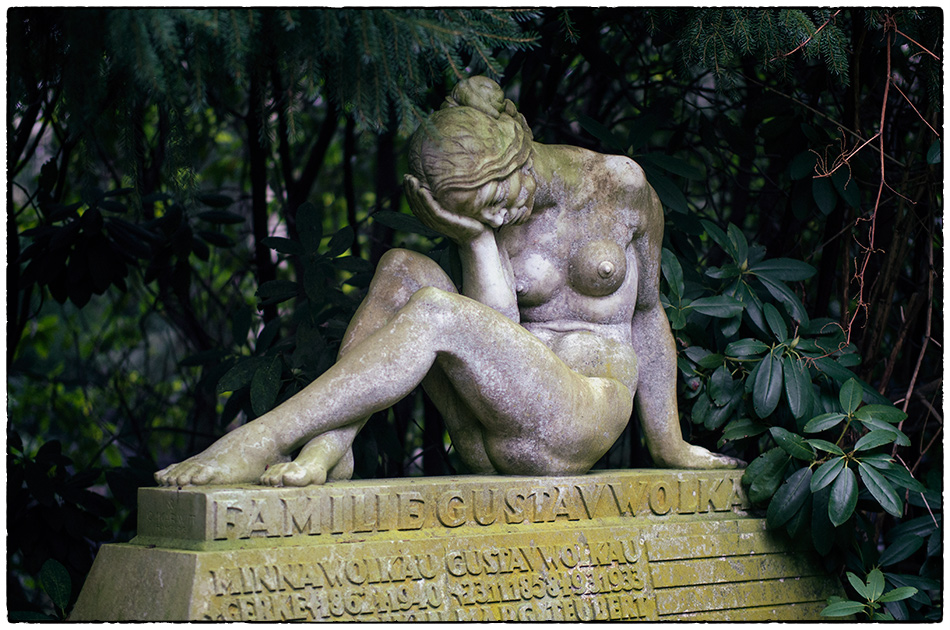 Grabmal Wolkau/Teubert (1933) · Friedhof Ohlsdorf · Michael Wassenberg · 2017-12-25