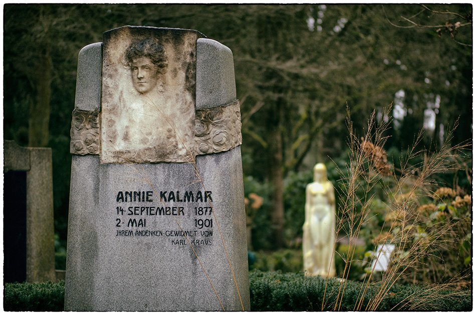 Grabmal Annie Kalmar (1903) · Friedhof Ohlsdorf · Michael Wassenberg · 2017-12-25