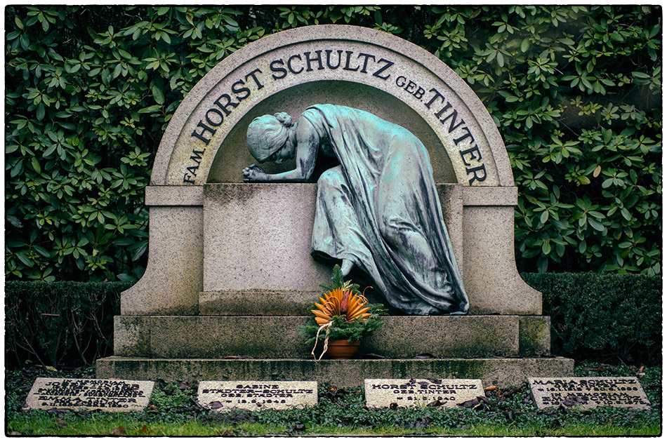 Grabmal Horst Schultz · Friedhof Ohlsdorf · Michael Wassenberg · 2017-12-25