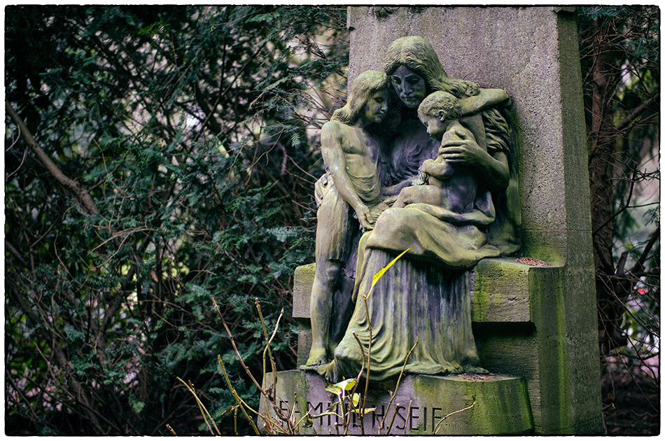 Grabmal Familie H. Seif vormals Puls (1908) · Friedhof Ohlsdorf · Michael Wassenberg · 2017-12-25