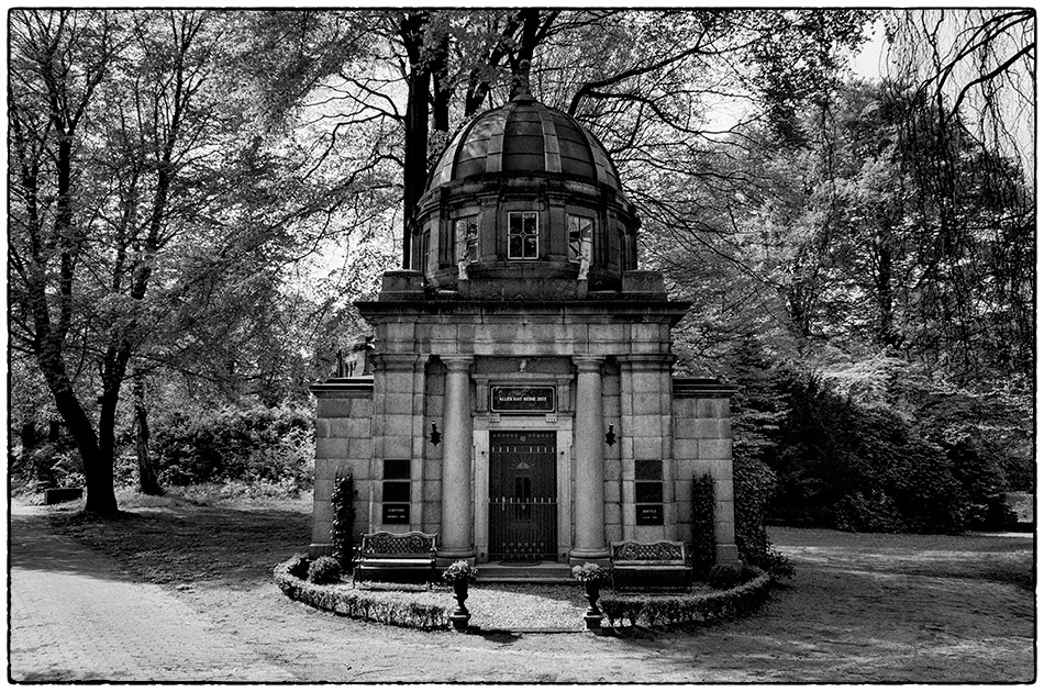 Mausoleum Hoefele (1910) · Friedhof Ohlsdorf · Michael Wassenberg · 2018-04-29