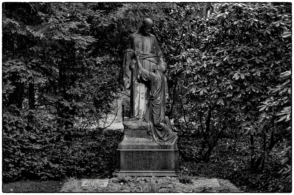 Grabmal Kayser (1908) · Friedhof Ohlsdorf · Michael Wassenberg · 25.12.2019