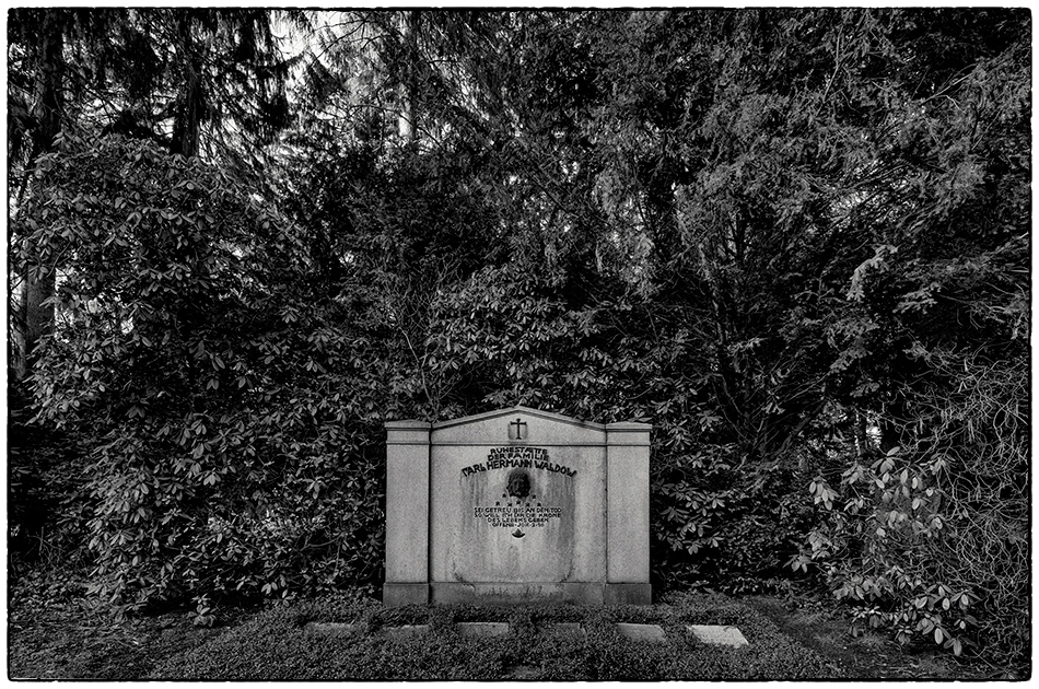 Grabmal Waldow · Friedhof Ohlsdorf · Michael Wassenberg · 19.01.2020