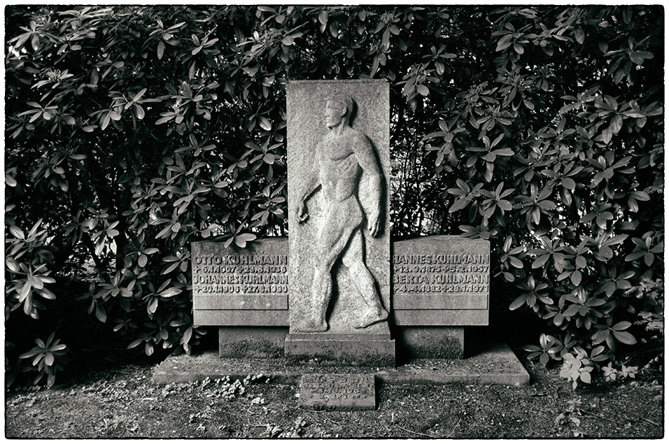Grabmal Kuhlmann (1938) · Friedhof Ohlsdorf · Michael Wassenberg · 16.06.2019