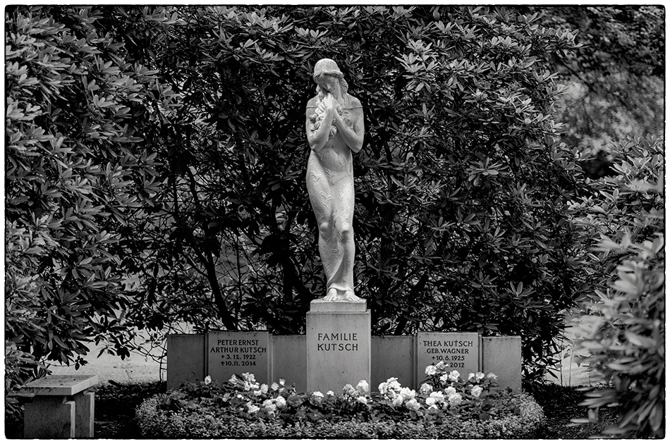 Grabmal Kutsch, ehemals Köser (1927) · Friedhof Ohlsdorf · Michael Wassenberg · 27.07.2020
