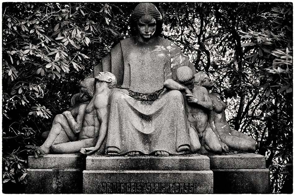Grabmal Zenning/Deussen (1912/1913) · Friedhof Ohlsdorf · Michael Wassenberg · 21.02.2021