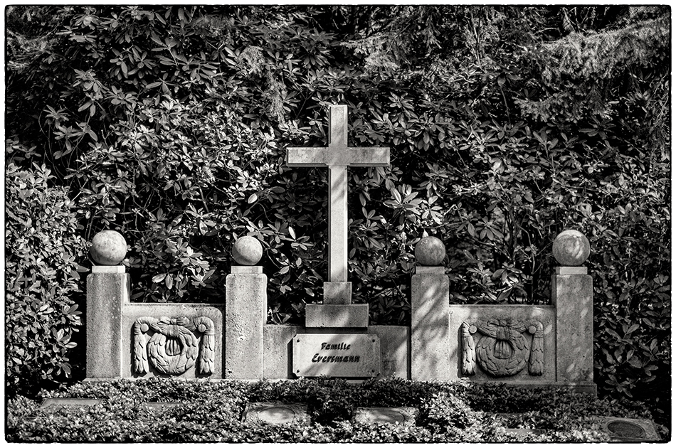 Grabmal Eversmann · Friedhof Ohlsdorf · Michael Wassenberg · 11.04.2021