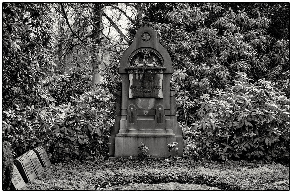 Grabmal Hünecke (1902) · Friedhof Ohlsdorf · Michael Wassenberg · 11.04.2021