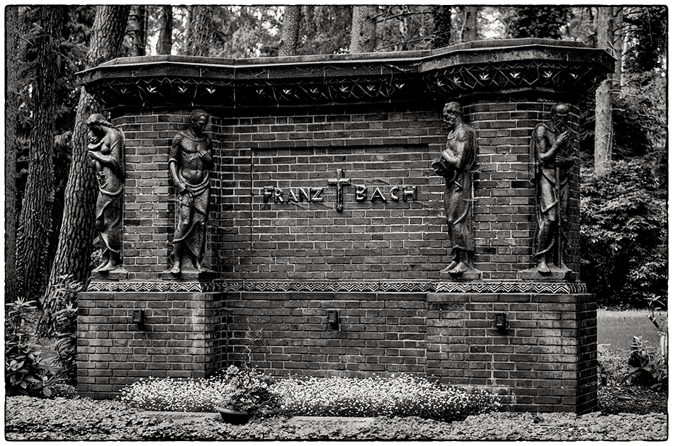 Grabmal Bach (1935) · Friedhof Ohlsdorf · Michael Wassenberg · 24.05.2021
