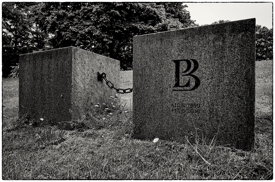 Verkettete Quader · Friedhof Ohlsdorf · Michael Wassenberg · 06.06.2021