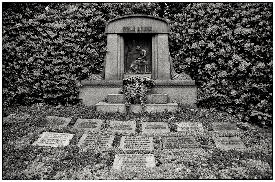 Grabmal Kühn · Friedhof Ohlsdorf · Michael Wassenberg · 06.06.2021