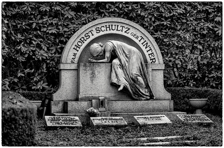 Grabmal Horst Schultz · Friedhof Ohlsdorf · Michael Wassenberg · 14.11.2021