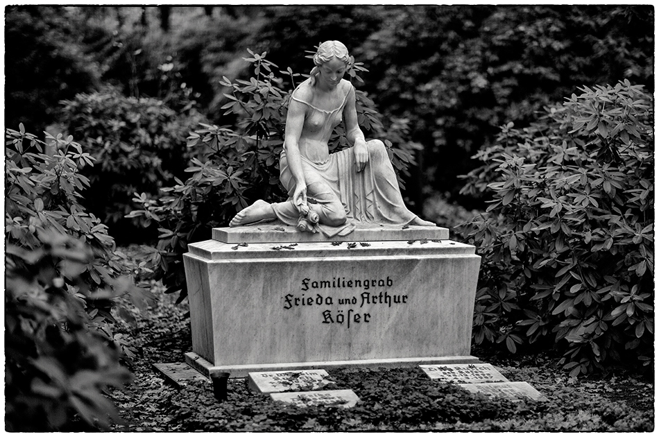 Grabmal Köser (1928) – »Die Sinnende« · Friedhof Ohlsdorf · Michael Wassenberg · 14.11.2021