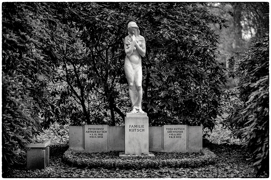Grabmal Kutsch, ehemals Köser (1927) – »Die Trauernde« · Friedhof Ohlsdorf · Michael Wassenberg · 14.11.2021