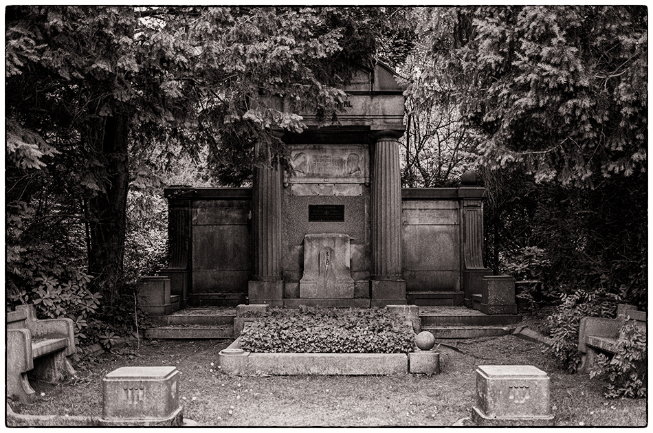 Grabmal Thörl (1909) · Friedhof Ohlsdorf · Michael Wassenberg · 07.05.2022